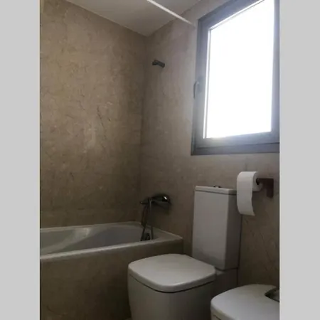 Con Piscina, Garaje Y Vistas Al Mar
